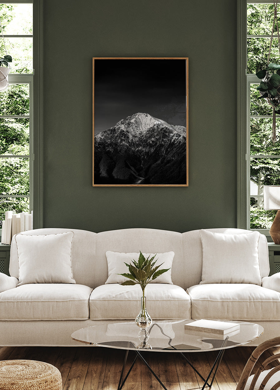 Majestic Snow-Capped Mountain Plakat