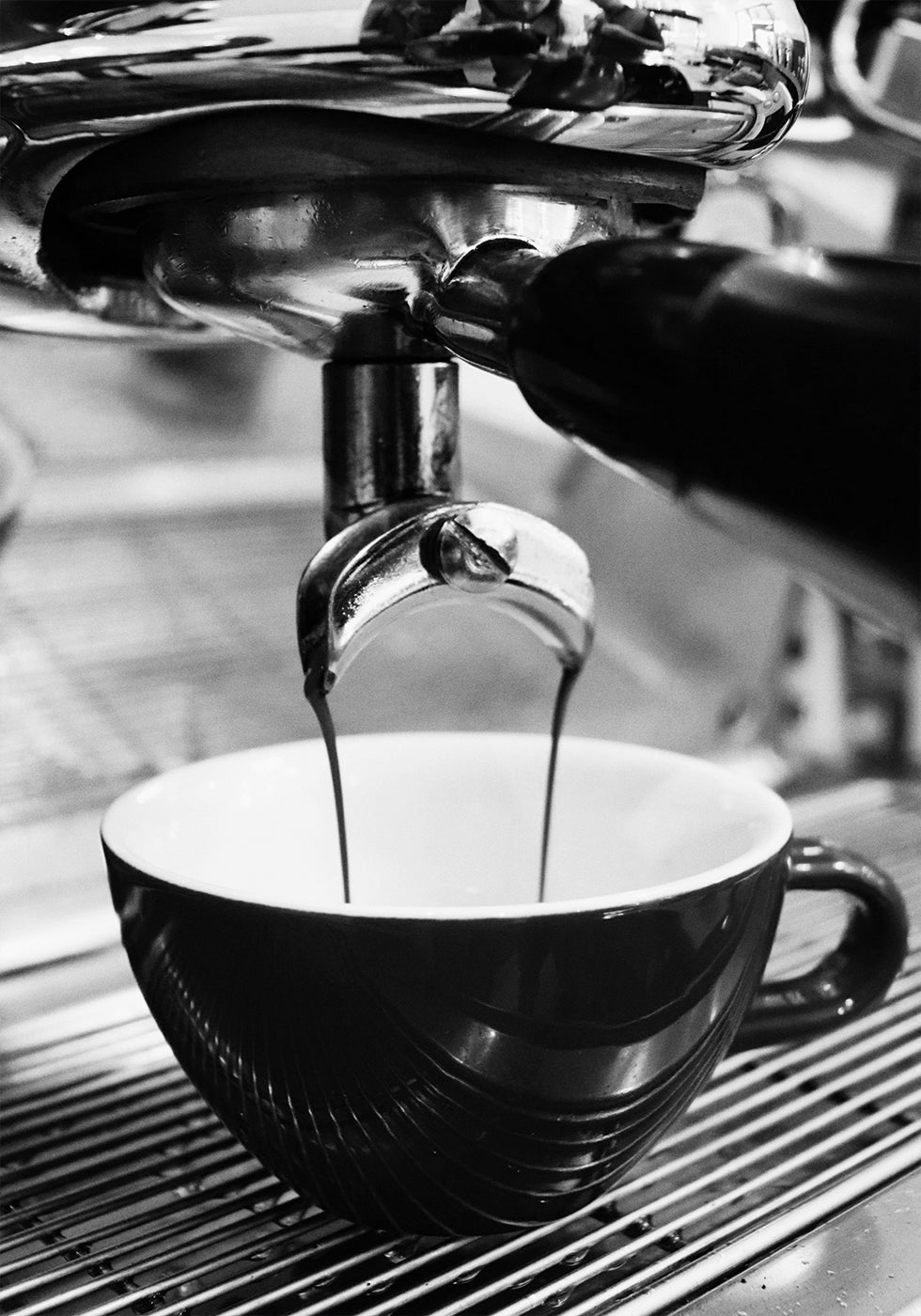 Pouring Espresso Coffee Into a Cup B&W Plakat