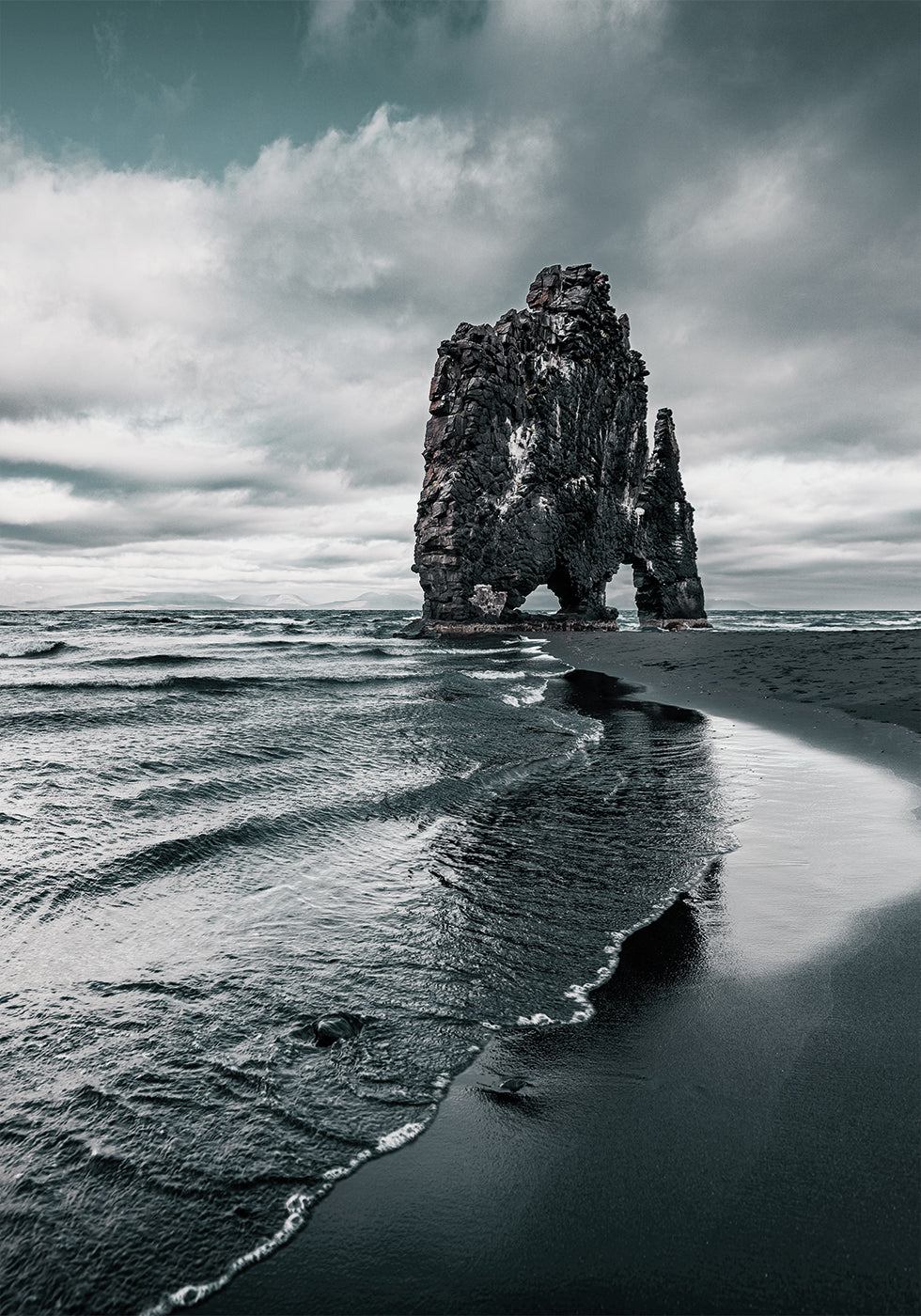 View of Basalt Stack - Hvitserkur Plakat