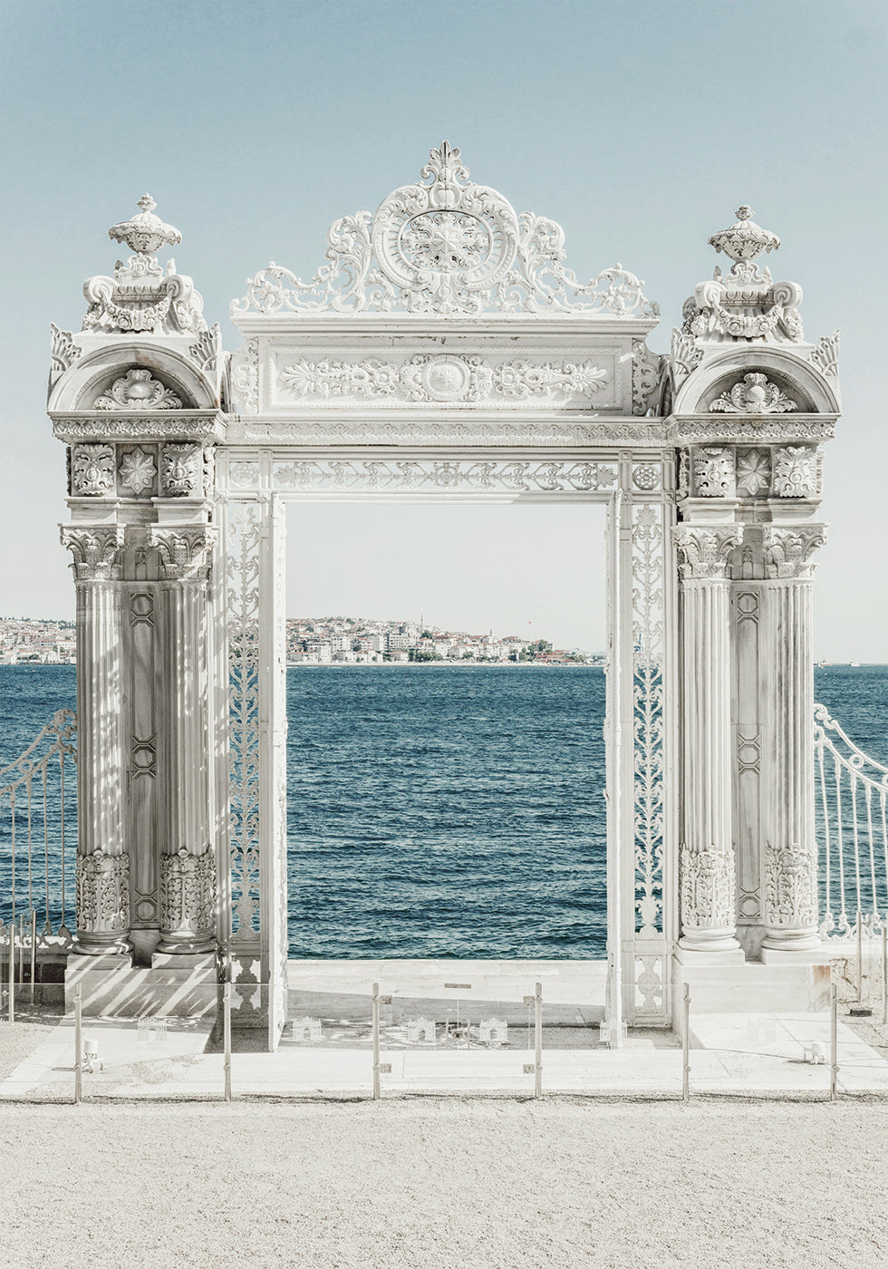 White Gate of Dolmabahce Palace, Turkey Plakat