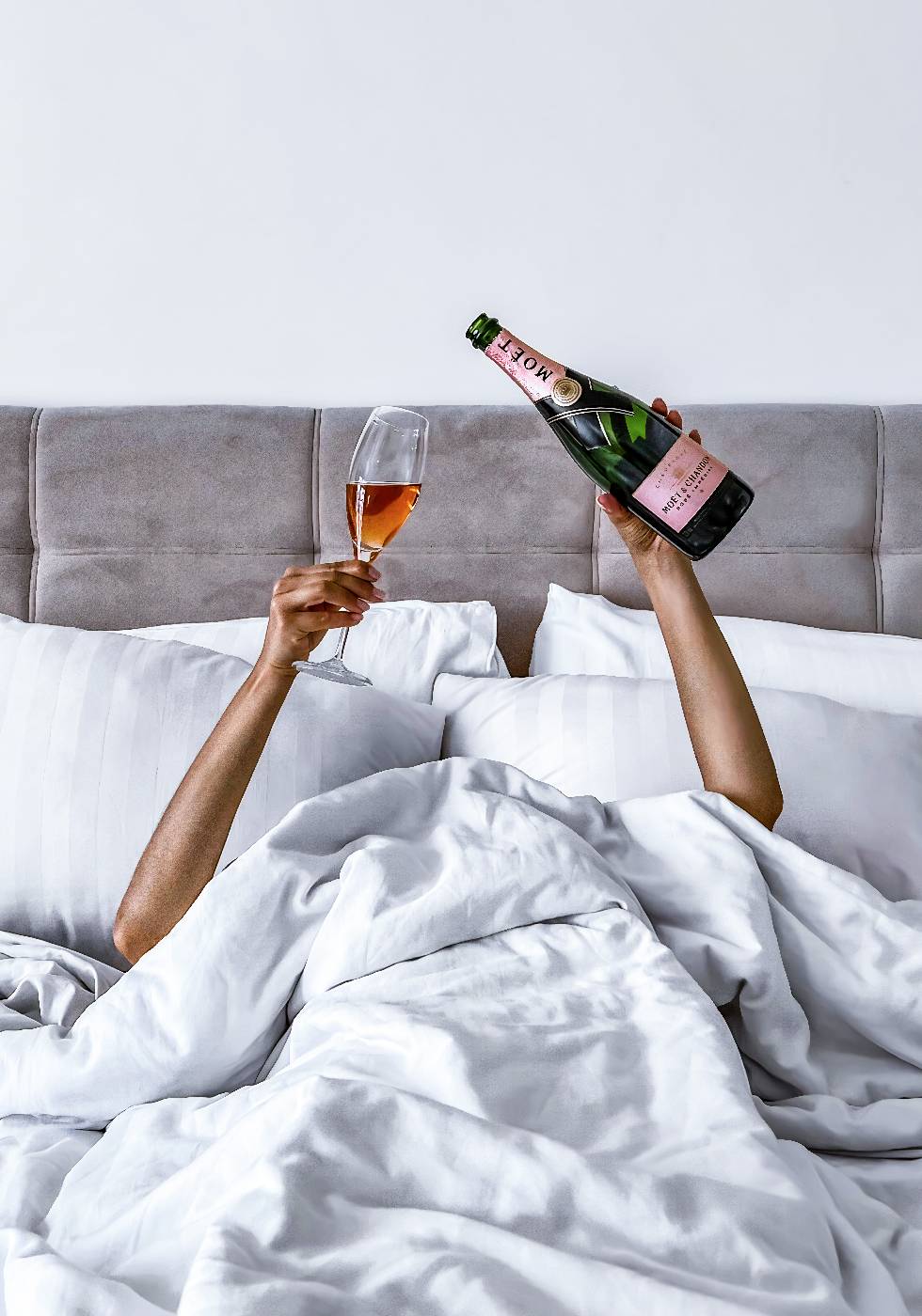 Woman Champagne in Bed Plakat